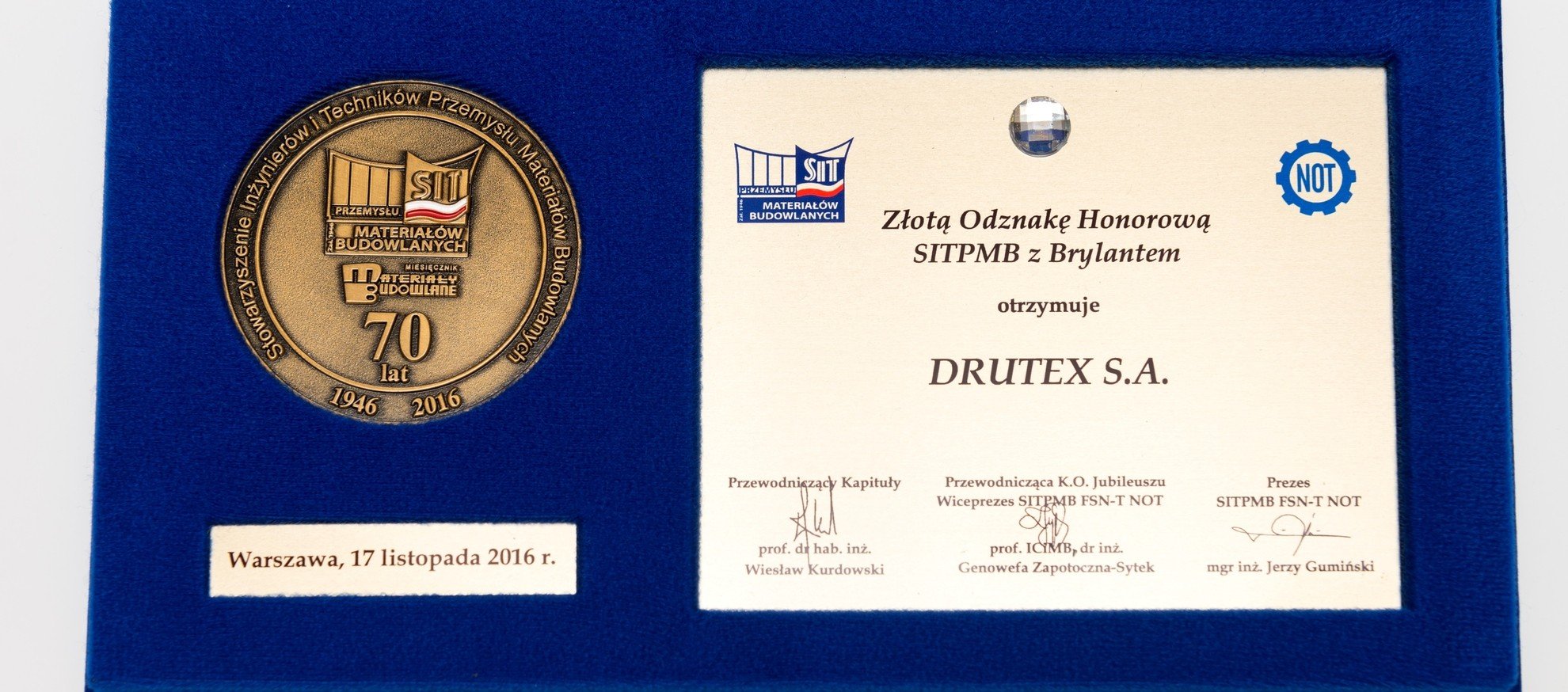 Združenie inžinierov a technikov priemyselných stavebných materiálov udelilo DRUTEXu Čestný Zlatý Rad