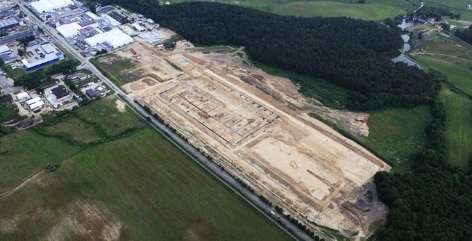 Début de la construction de la première étape du Centre Européen de la Menuiserie soit 30 000 m² de surface de production